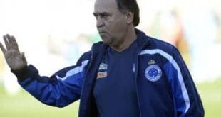 Marcelo Oliveira não quer mais sua equipe desfalcada