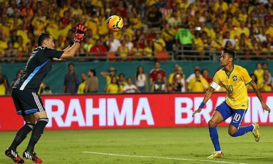Neymar foi decisivo e marcou o gol da vitória na reestreia de Dunga
