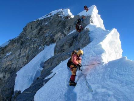 Dois alpinistas europeus e um japonês morrem no Himalaia