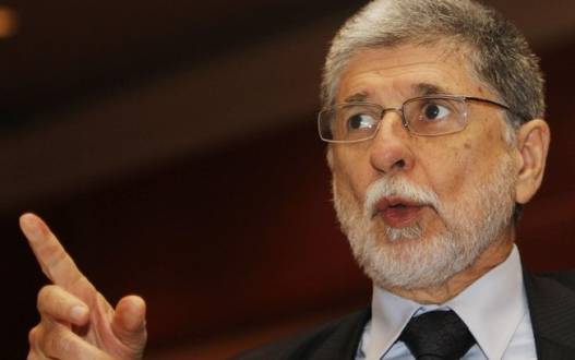 O ministro da Defesa, Celso Amorim, encaminhou à Comissão Nacional da Verdade (CNV) ofícios das três Forças Armadas admitindo, pela primeira vez, que não têm condições de negar a ocorrência de graves violações aos direitos humanos em instalações militares durante a ditadura.