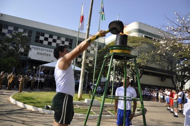 Montes Claros - Acendimento da pira marca o início da Semana da Pátria em Montes Claros