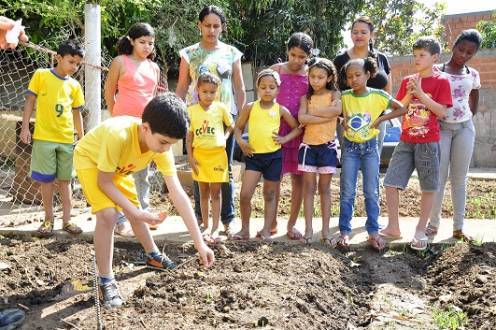 Montes Claros - Crianças aprendem a cultivar hortas orgânicas‏