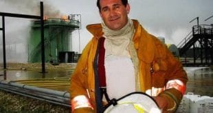 Para Jorge Alexandre Alves, a norma NBR 14276 recomenda que, para ser instrutor de brigada, o profissional necessita ter capacitação específica de maneira formal com carga horária de acordo com o perfil de risco da planta a qual será formada a brigada.