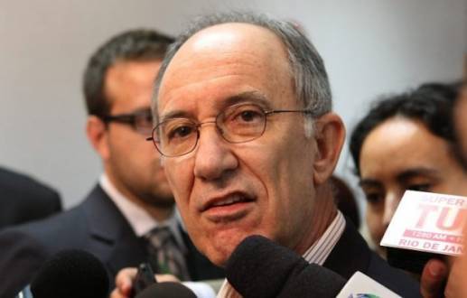 O PT, através de nota de emitida pelo seu presidente nacional, Rui Falcão, repudiou as declarações do candidato Aécio Neves (PSDB) sobre o escândalo que veio à tona neste sábado (06) envolvendo a Petrobras.