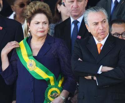 Brasil - Denunciados em esquema da Petrobras não vão a desfile