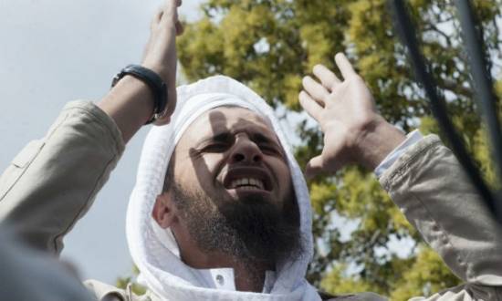 Alguns manifestantes muçulmanos se contentaram em protestar com frases como "Vocês vão para o inferno"