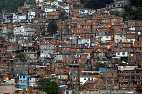 Brasil - Estudo aponta que 94% dos moradores de favelas se dizem felizes
