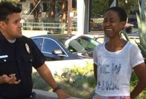 Atriz Danièle Watts é algemada após ser confundida com prostituta