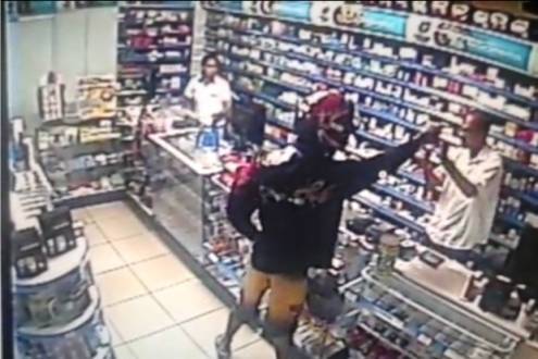 Durante a ação, suspeito chegou a apontar a arma para a cabeça de um dos funcionários