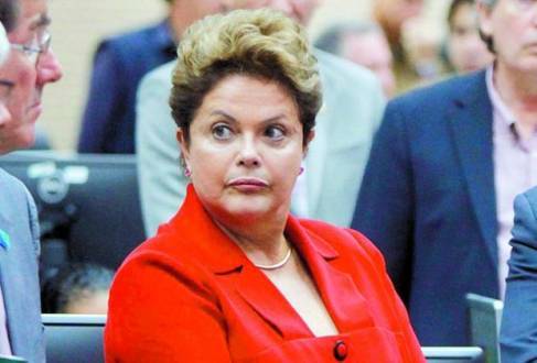 Governo novo, equipe nova, diz Dilma sobre o futuro de Mantega