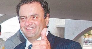 "Temos um modelo que se esgotou (o da adversária Dilma Rousseff) e outra candidata que não se preparou (Marina Silva)"