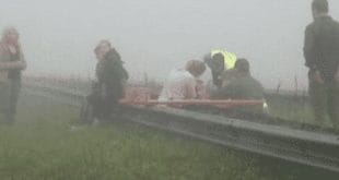 Os motoristas tiveram a visibilidade prejudicada por uma forte neblina
