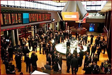 O Ibovespa, principal índice da Bolsa brasileira, caiu 0,93%, a 54.115 pontos; a Bolsa brasileira registrou o segundo dia de baixa e o pior mês desde maio de 2012