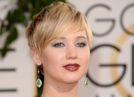 Jennifer Lawrence irá processar quem publicar suas fotos íntimas