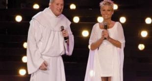 Causa foi uma denúncia feita por um religioso brasileiro, que o acusou de culto ao personalismo, exibicionismo por ir demais às TVs, e de desvirtuar as práticas católicasCausa foi uma denúncia feita por um religioso brasileiro, que o acusou de culto ao personalismo, exibicionismo por ir demais às TVs, e de desvirtuar as práticas católicas