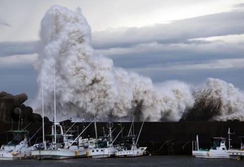 Ásia - Tufão Phanfone deixa pelo menos seis mortos no Japão