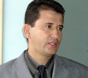 O advogado Geraldo Flávio de Macedo Soares é um dos fundadores e dirigentes da organização não-governamental de combate à corrupção VIDAC – Verdade, Independência e Desenvolvimento da Associação Cochanina.