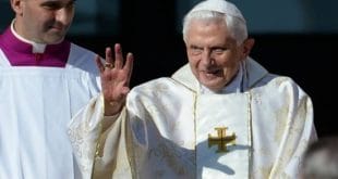 O Papa emérito, teológico de perfil conservador, se recusa a ser usado contra o seu sucessor argentino eleito em março de 2013.
