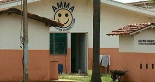 Professora garantiu que foi tudo uma brincadeira inocente e que não imaginava que a aluna pudesse se machucar