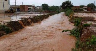 Montes Claros - Chuvas alagam ruas em diversos bairros da cidade