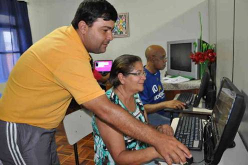 Curso gratuito de informática beneficia idosos de Montes Claros