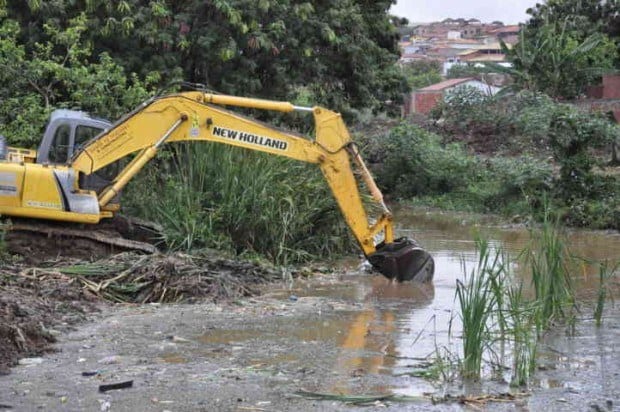 Montes Claros - Prefeitura faz intervenção no Córrego das Melancias