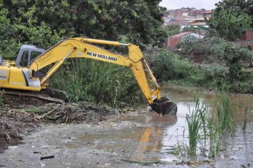 Montes Claros - Prefeitura faz intervenção no Córrego das Melancias