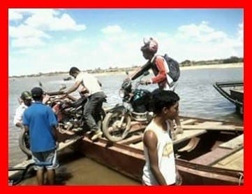 Norte de Minas - Sem balsa, o jeito é improvisar em Itacarambi