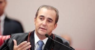 Decisão se deu após uso de paródio de "Oh, Minas Gerais" para ironizar votação de Aécio no Estado