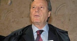 "É necessário rever o nosso sistema eleitoral", acrescentou Lewandowski