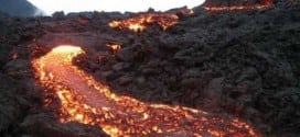 Aumento da velocidade de deslocamento da lava se deve à intensificação da atividade vulcânica no final dessa terça-feira (25)