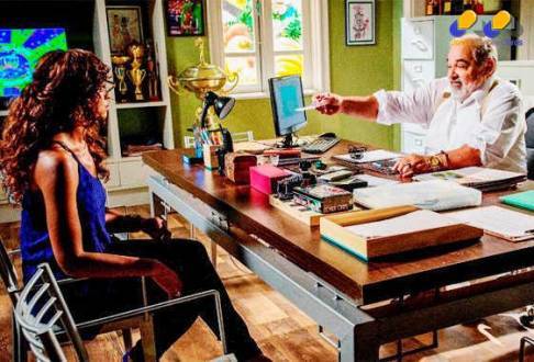'Império' - Antoninho pede que Juliane volte a ser a rainha da bateria de sua escola