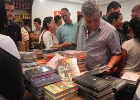 Feira Cristã é a oportunidade de adquirir produtos a preços acessíveis