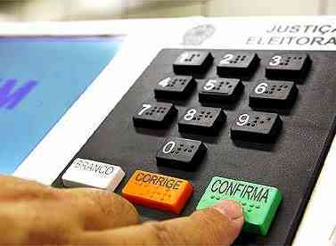 Eles podem ter se candidatado apenas para usufruir a licença remunerada de três meses, o que, se confirmado, pode configurar ato de improbidade administrativa