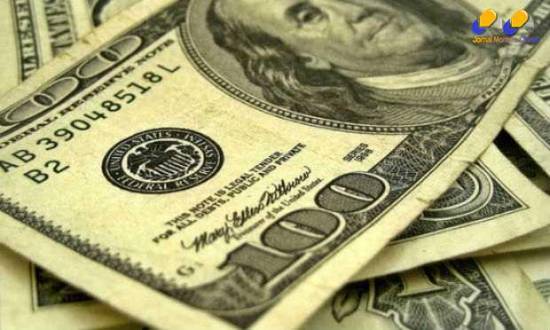Petróleo fecha com menor preço em quatro anos