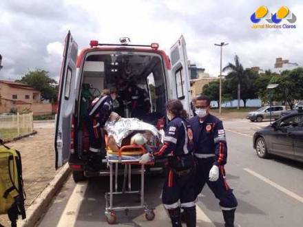 Os dois motoristas foram socorridos e levados de helicóptero até a praça do Jatobás em Montes Claros