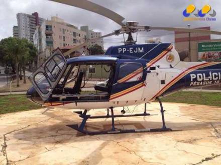Os dois motoristas foram socorridos e levados de helicóptero até a praça do Jatobás em Montes Claros