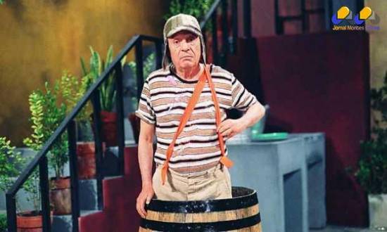 Bolaños ficou conhecido por interpretar Chaves, o menino do barril.