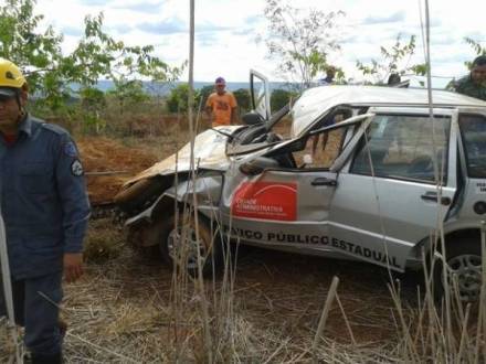 Norte de Minas - Veículo do Governo de Minas capota em Engenheiro Dolabela