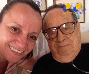 Roberto Bolanos, o Chaves, aparece em foto respirando com ajuda de aparelho