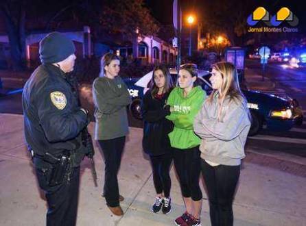 Estudantes respondem perguntas à polícia sobre tiroteio