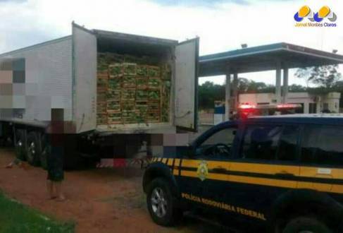Norte de Minas - PRF apreende uma carreta carregada de cigarros contrabandeados em Pirapora