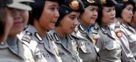 Mulheres que desejam ser policiais no maior país muçulmano do mundo devem ser solteiras e virgens
