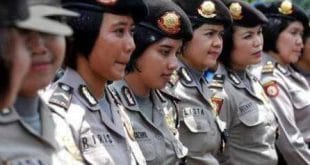 Mulheres que desejam ser policiais no maior país muçulmano do mundo devem ser solteiras e virgens