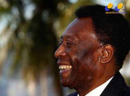 Pelé inaugurou museu em Santos com peças de sua carreira