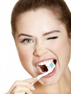A convenção social pode exercer importante influência na resposta dos pacientes que relatam escovar mais vezes os dentes do que realmente acontece na prática