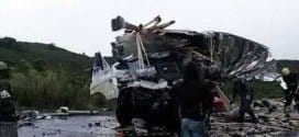 Batida entre caminhões deixa dois mortos na BR-354, em Formiga