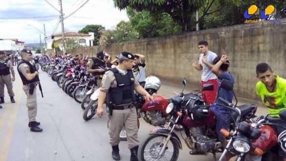 Montes Claros - Polícia Militar faz operação para combater 'rolezinhos'