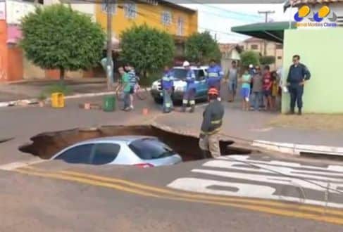 Tubulação se rompe e faz asfalto ceder e 'engolir' carro em Mato Grosso do Sul