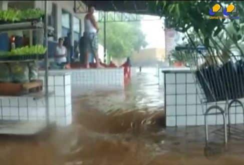 Um temporal que durou cerca de 30 minutos causou estragos na cidade de Ipuiúna, no Sul do Estado, no fim da tarde desta sexta-feira (5).
